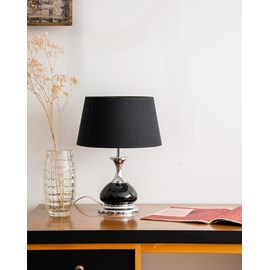 Julia, la lampe à poser en métal n°178