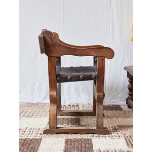 Fauteuil médiéval en bois sculpté n°901