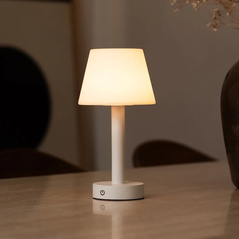 Lampe de table rechargeable en bois blanc zoë