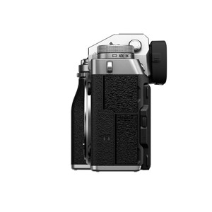 Fujifilm x-t5 silver + tamron 18-300mm + sac + carte sd 8 go