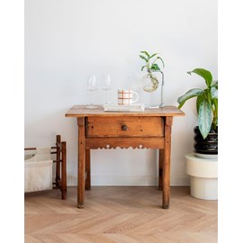 Table d'appoint en bois clair n°878