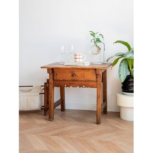 Table d'appoint en bois clair n°878