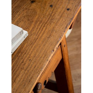 Table d'appoint en bois clair n°878
