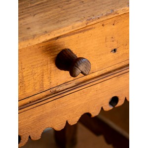 Table d'appoint en bois clair n°878