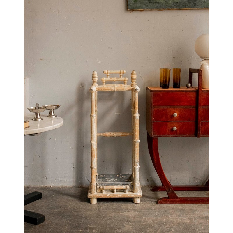 Porte-parapluie en bois teinté n°899