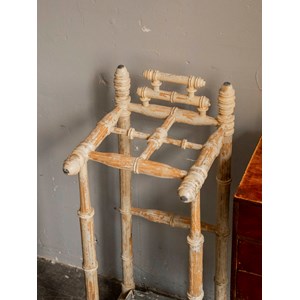 Porte-parapluie en bois teinté n°899