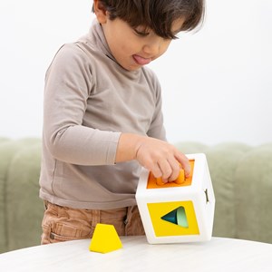 Cube trieur de formes kuby