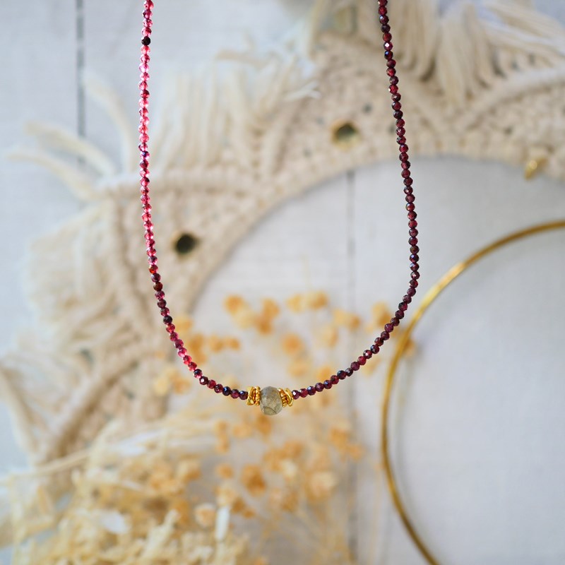 Collier prerna grenat