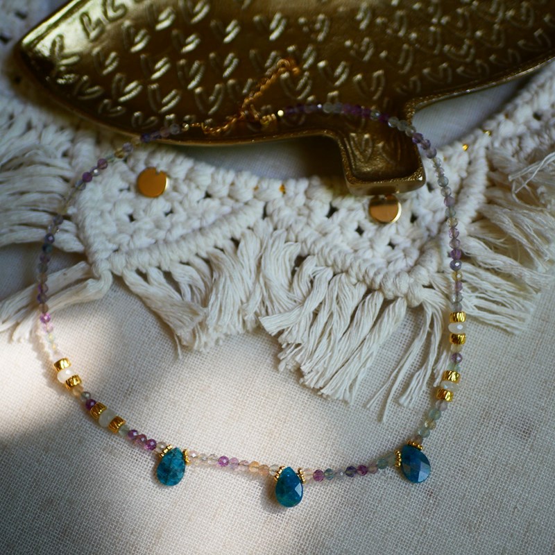 Collier karuna apatite