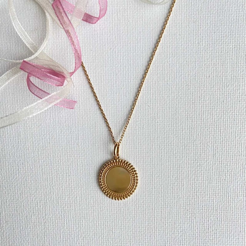 Les Bijoux Chics - Collier médaille plaqué or priscilla