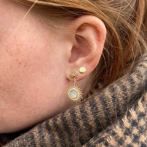 Boucles astrid plaqué or 18 carats - nacre et cristaux