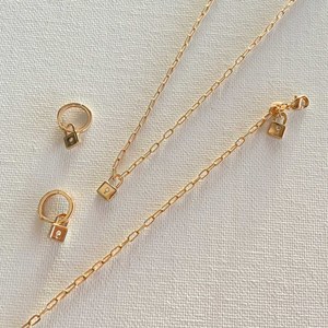 Créoles cléo plaqué or 18 carats - pendentifs cadenas
