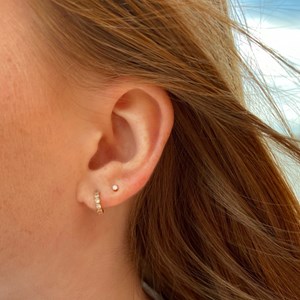 Demi-créoles elisa plaqué or 18 carats - perlées et serties