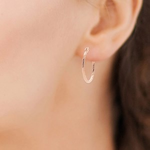Créoles esmeralda 20 mm plaqué or rose - torsadé diamanté
