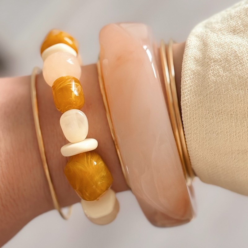 Les Jolis Bonheurs - Bracelet en acier inoxydable doré et résine aimée pêche miel