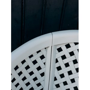 Fauteuil en plastique tressé n°1209