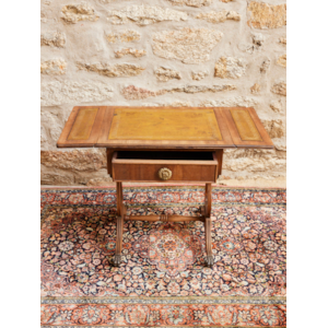Table d'appoint en bois et cuir n°908