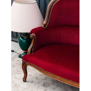 Banquette en velours rouge n°48