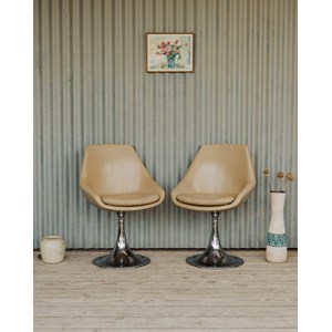 Paire de fauteuils pivotants en cuir beige n°1208