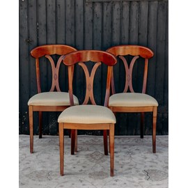 Lot de six chaises en bois n°1198