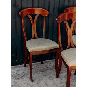 Lot de six chaises en bois n°1198