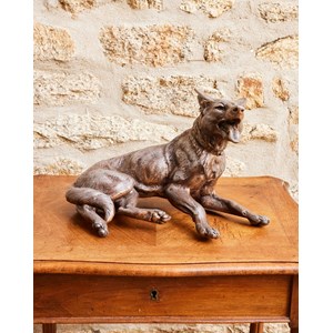 Alix, le chien allongé en métal n°987