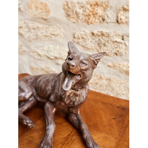 Alix, le chien allongé en métal n°987