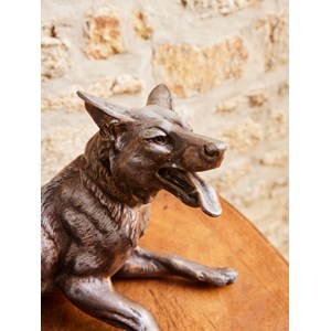 Alix, le chien allongé en métal n°987