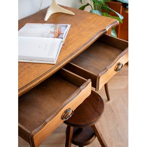 Edouard, le bureau en bois foncé n°674