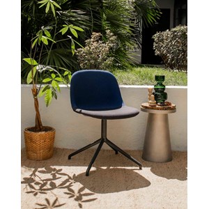 Chaise à coque en tissu foncé n°1496