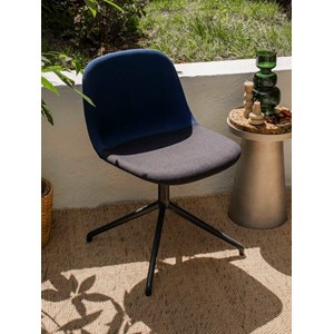 Chaise à coque en tissu foncé n°1496