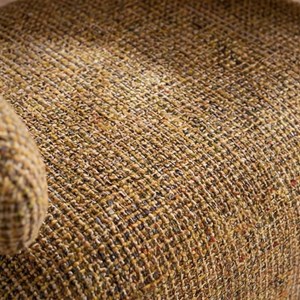 Fauteuil en tissu et pieds en métal