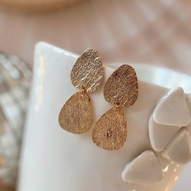 Boucles d'oreilles pendantes avec pendentifs dorés à l'or fin nour courtes