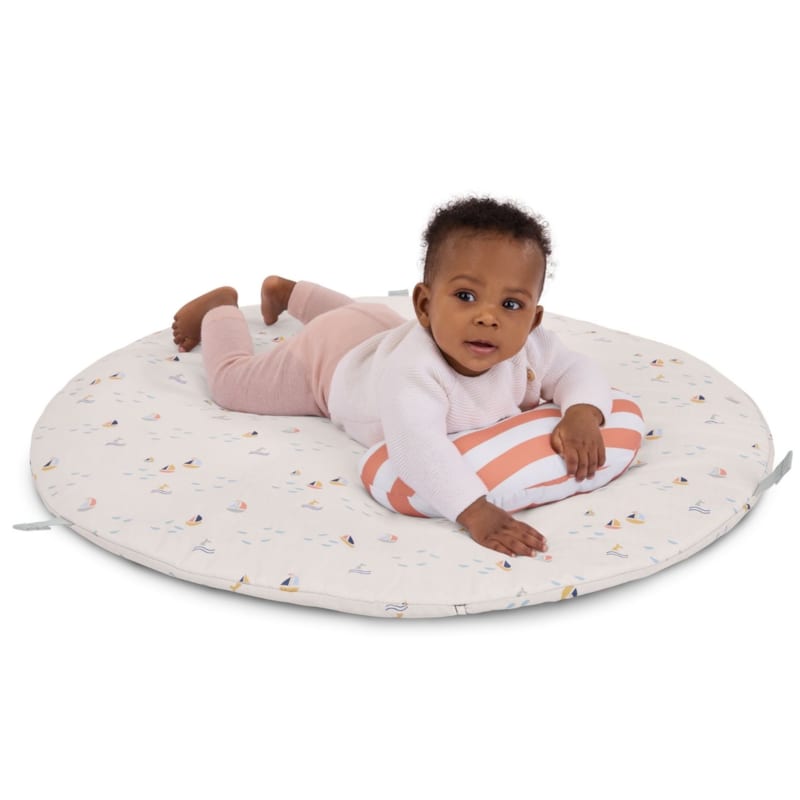 Tapis d'éveil réversible cozy spot avec arche en bois (Ingenuity) - Image 1