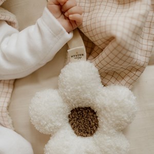 Attache tétine fleur moumoute ecru-beige