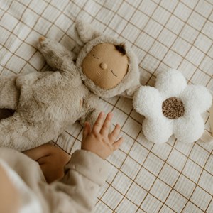 Attache tétine fleur moumoute ecru-beige