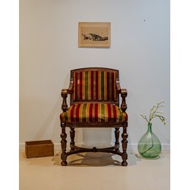 Fauteuil louis xiii en bois et tissu à rayures n°929