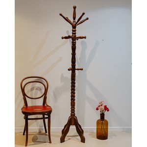 Max, le porte-manteau en bois n°318