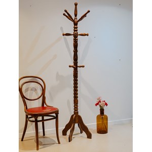 Max, le porte-manteau en bois n°318