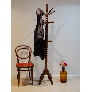 Max, le porte-manteau en bois n°318