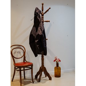 Max, le porte-manteau en bois n°318