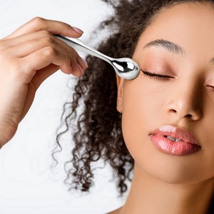 Rituel contour des yeux eyerevive + masque + gua sha + konjac offert