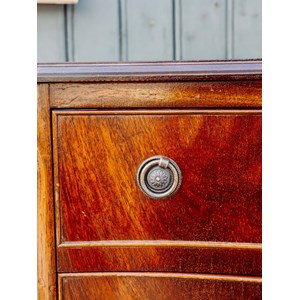Garance, la commode en bois foncé n°609