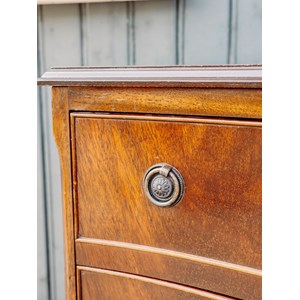 Garance, la commode en bois foncé n°609