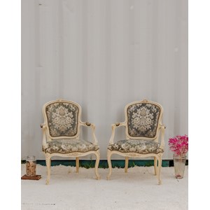 Paire de fauteuils en bois et velours n°944