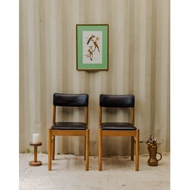 Paire de chaises baumann en bois et cuir n°1547