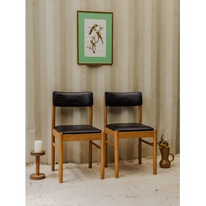 Paire de chaises baumann en bois et cuir n°1547