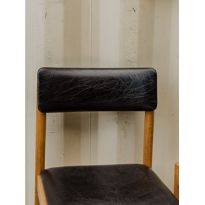 Paire de chaises baumann en bois et cuir n°1547