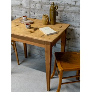 Romy, la table à manger en bois n°1346