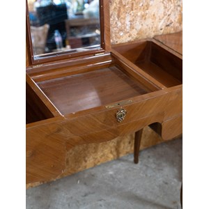 Louise, la coiffeuse en bois n°289